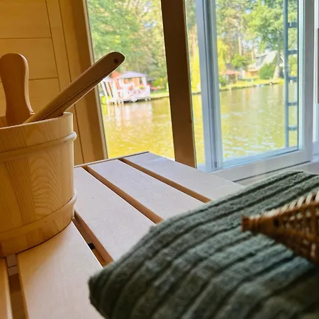 Moonrooms - Luxus Hausboot Berlin